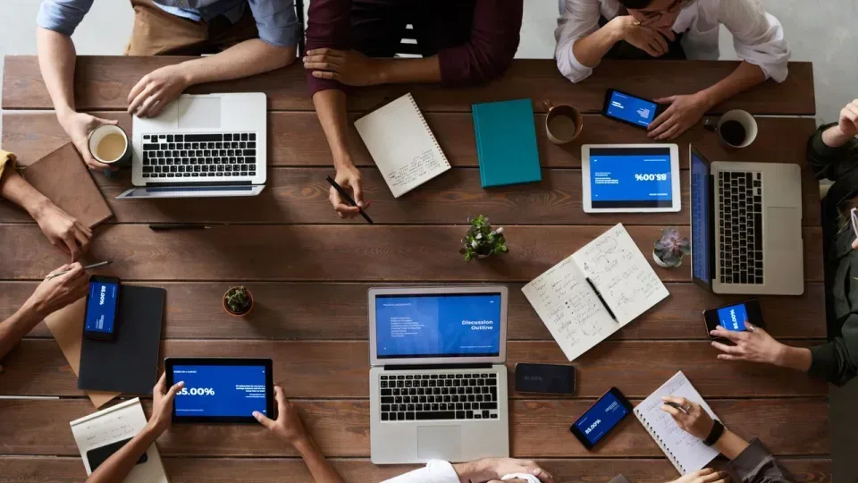 Responsive Web Tasarım Nedir? Mobil Uyumlu Site Rehberi — Web Tasarım